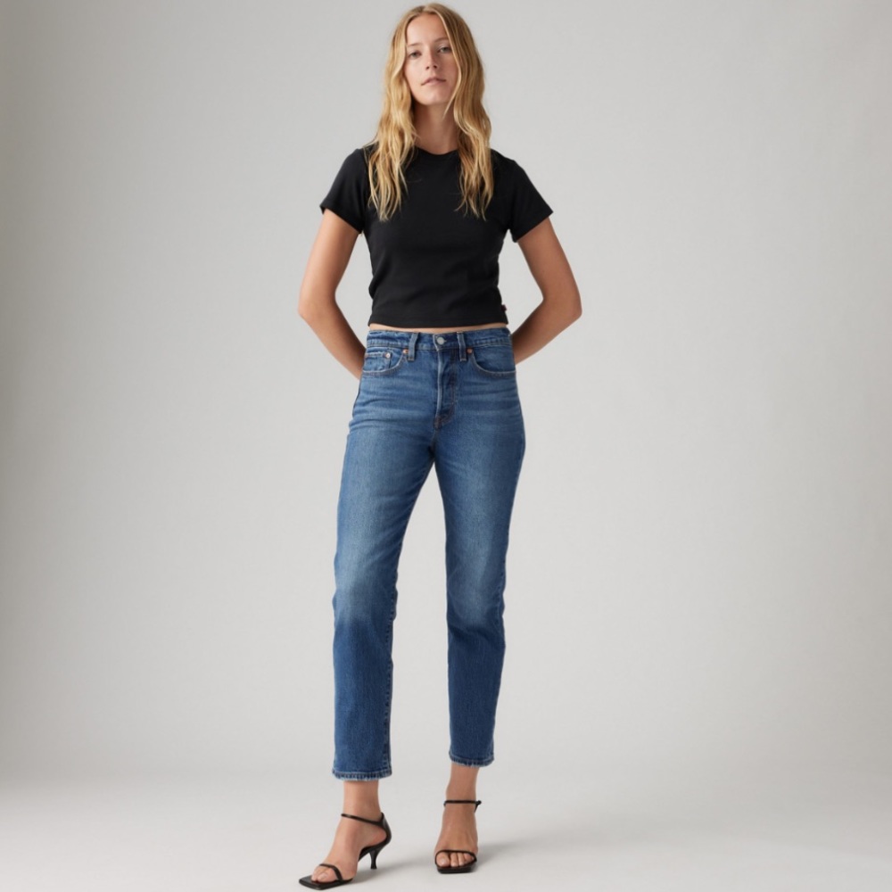 NWT!  Levi’s Wedgie Straight Jeans